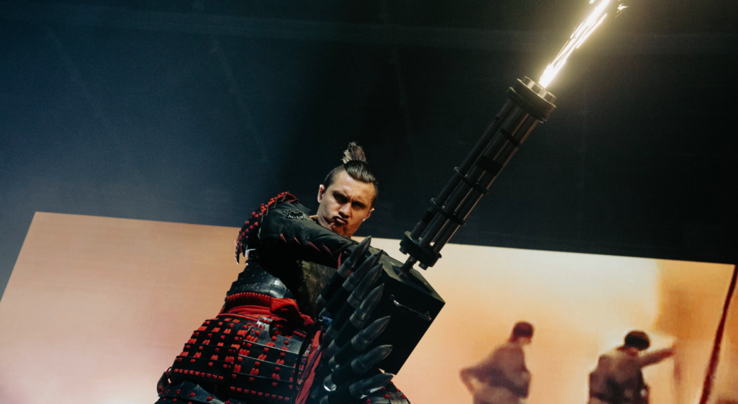 Фото В Новосибирске опубликованы яркие кадры концерта металл-группы Radio Tapok 6